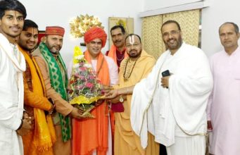 भोजपुरी स्वाभिमान की भाषा है : स्वामी चक्रपाणि महाराज